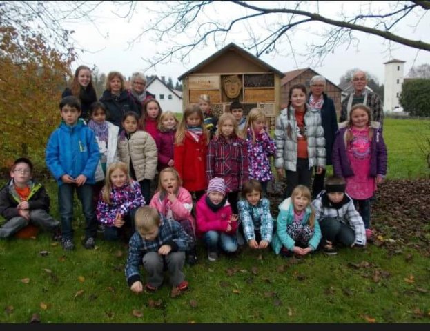 Gruppenfoto Insektenhotel
